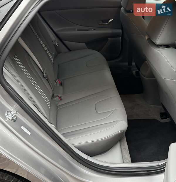 Седан Hyundai Elantra 2023 в Києві