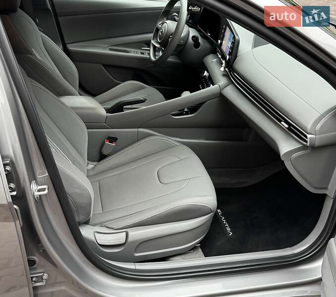 Седан Hyundai Elantra 2023 в Києві