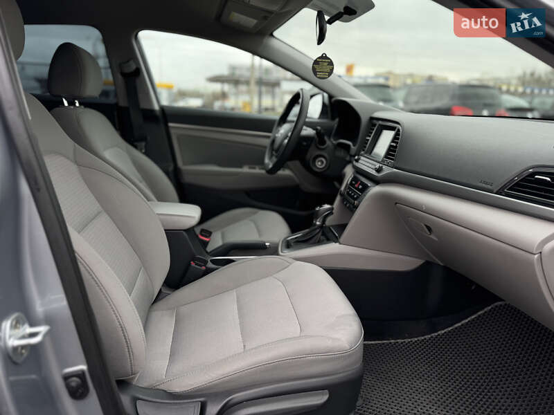 Седан Hyundai Elantra 2016 в Луцьку