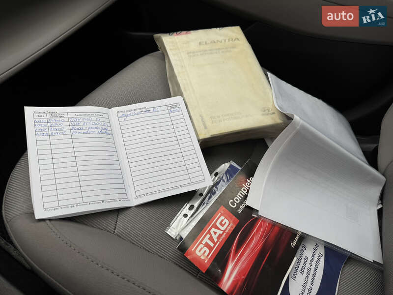 Седан Hyundai Elantra 2016 в Луцьку