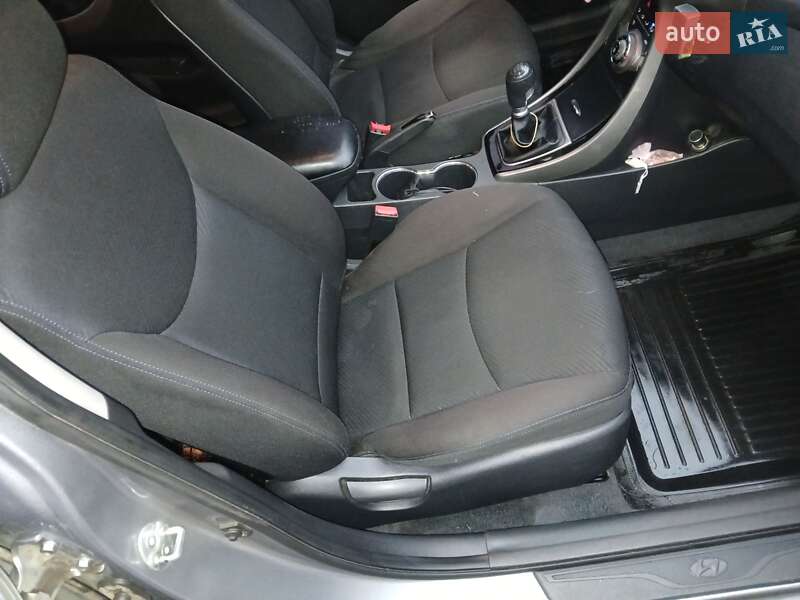 Седан Hyundai Elantra 2013 в Знаменівці
