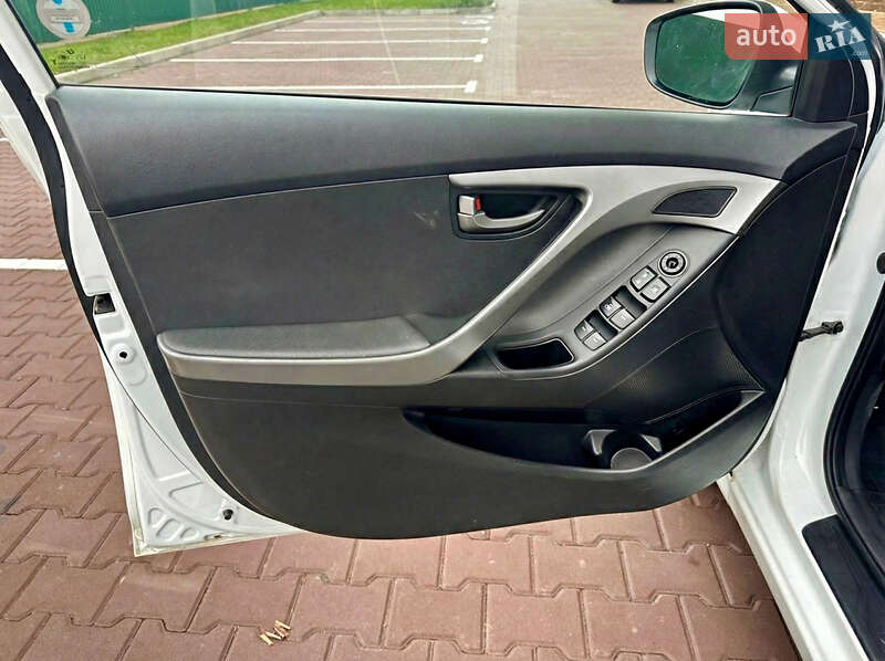 Седан Hyundai Elantra 2015 в Киеве фото 21 Седан Hyundai Elantra 2015 в Киеве