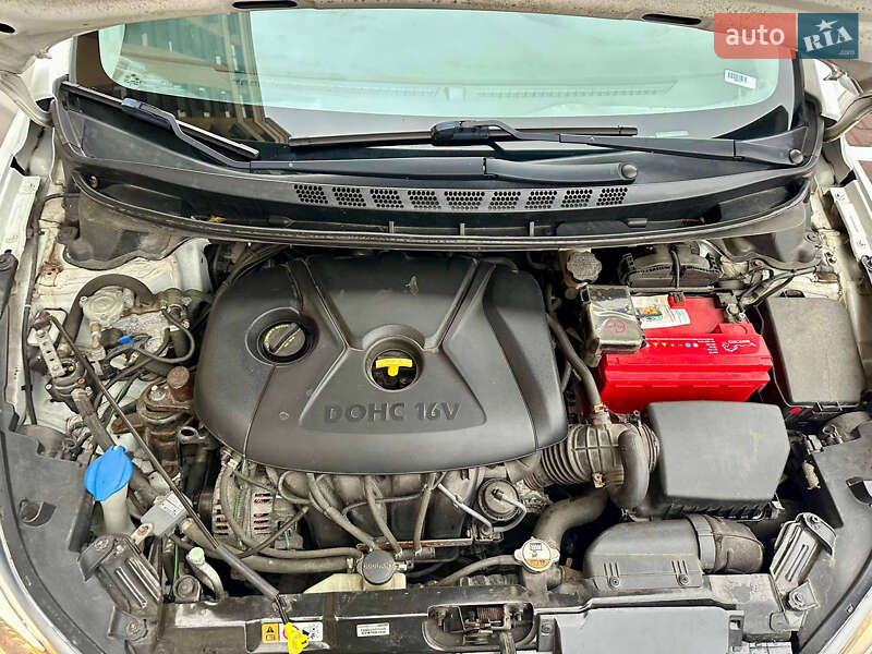 Седан Hyundai Elantra 2015 в Киеве фото 26 Седан Hyundai Elantra 2015 в Киеве