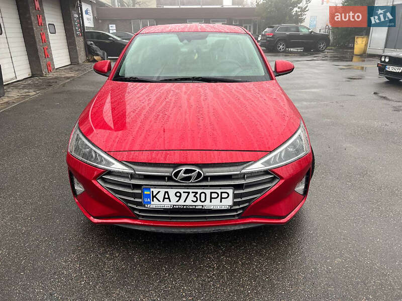 Седан Hyundai Elantra 2019 в Києві