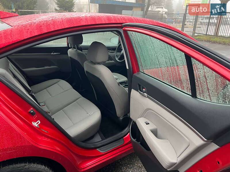 Седан Hyundai Elantra 2019 в Києві