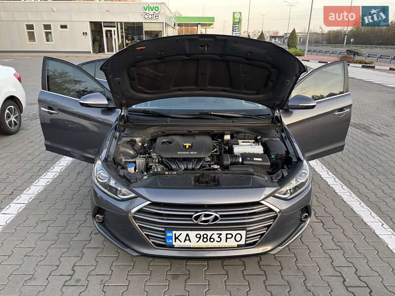 Седан Hyundai Elantra 2018 в Киеве