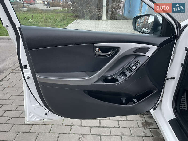 Седан Hyundai Elantra 2012 в Полтаві