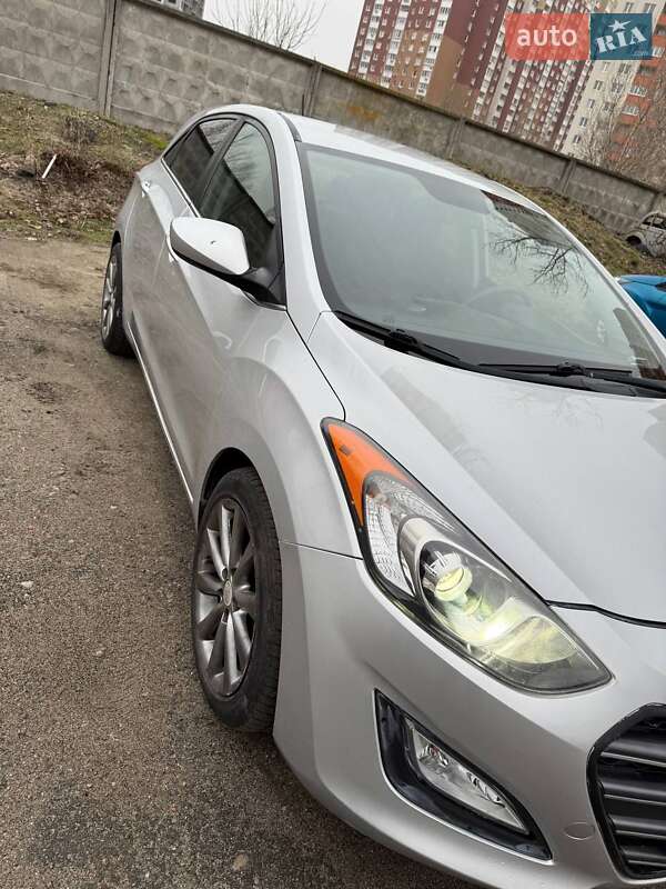 Хэтчбек Hyundai Elantra 2016 в Киеве