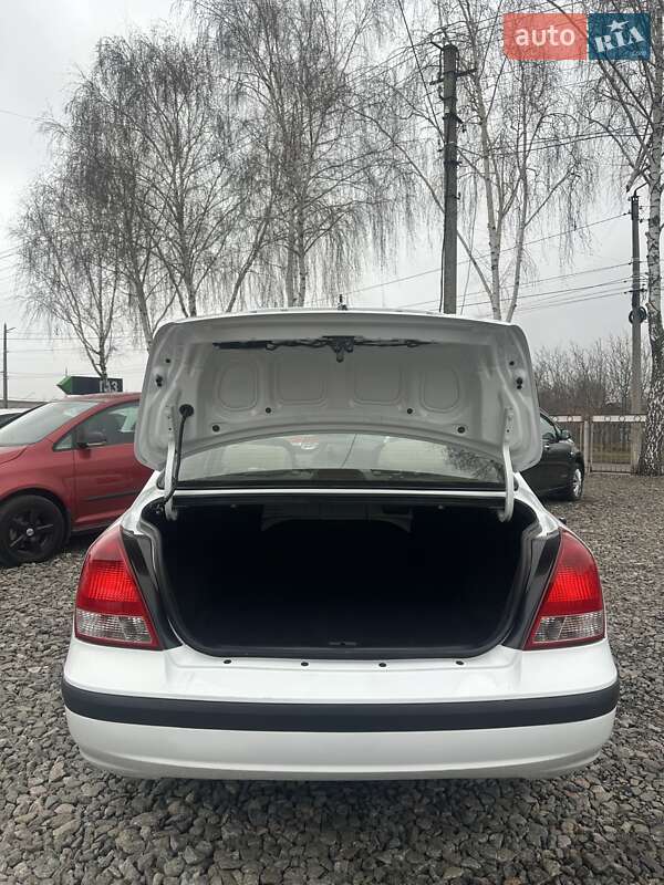 Седан Hyundai Elantra 2004 в Смеле