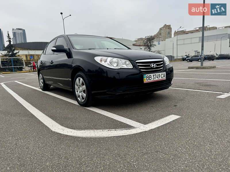 Седан Hyundai Elantra 2010 в Києві