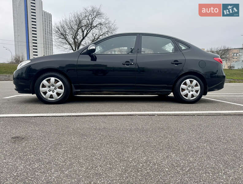 Седан Hyundai Elantra 2010 в Києві