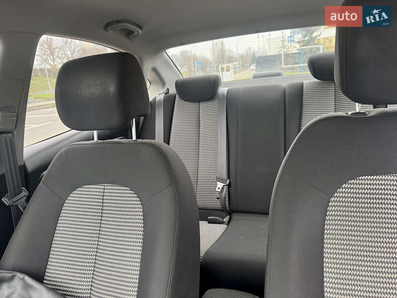 Седан Hyundai Elantra 2010 в Києві