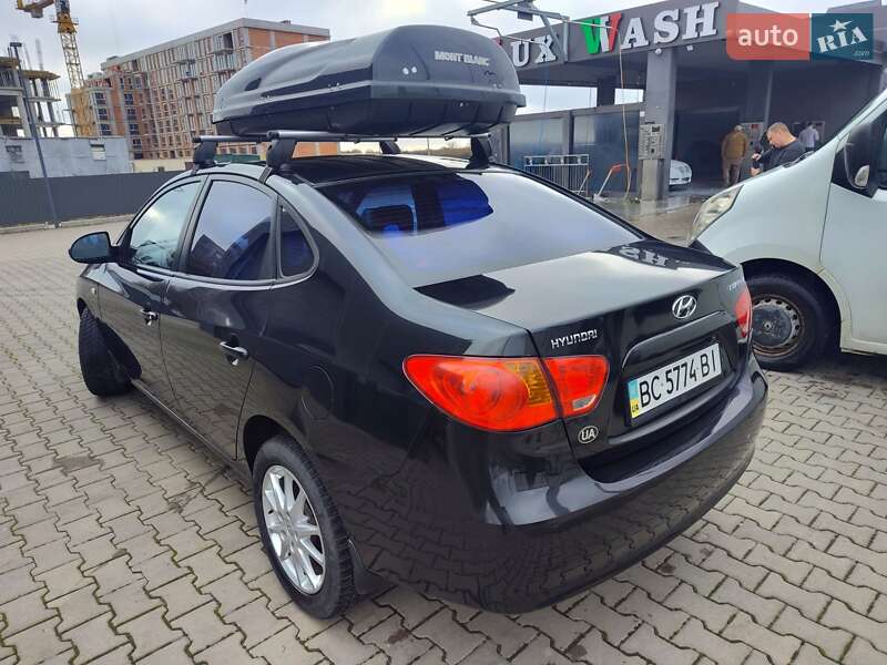 Седан Hyundai Elantra 2008 в Львове