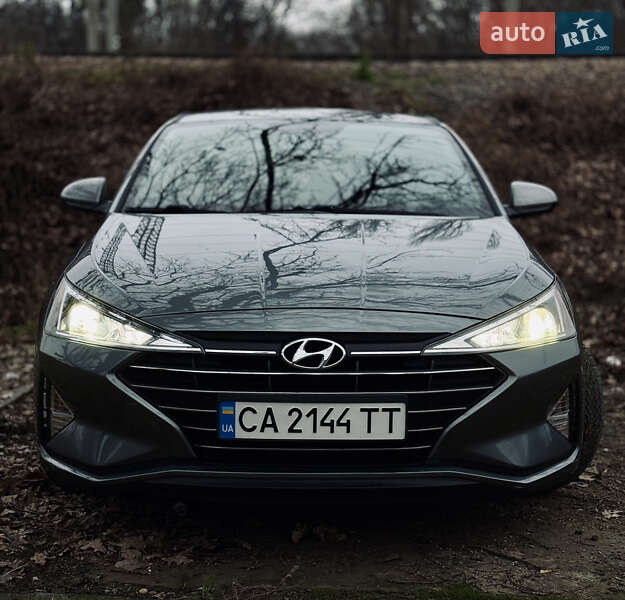 Седан Hyundai Elantra 2018 в Киеве фото Седан Hyundai Elantra 2018 в Киеве