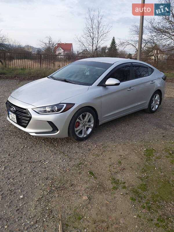 Седан Hyundai Elantra 2017 в Ужгороде