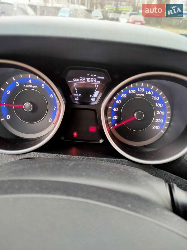 Седан Hyundai Elantra 2013 в Киеве фото 5 Седан Hyundai Elantra 2013 в Киеве