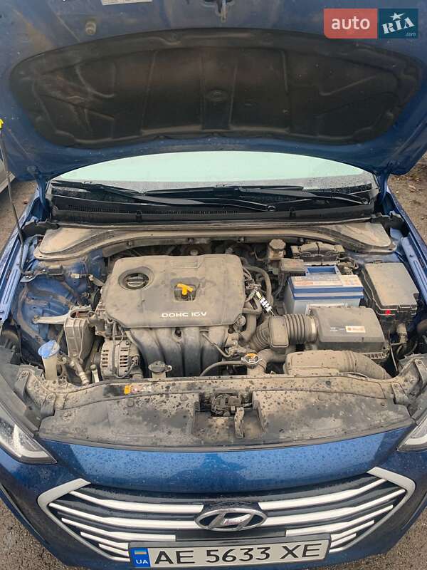 Седан Hyundai Elantra 2016 в Киеве