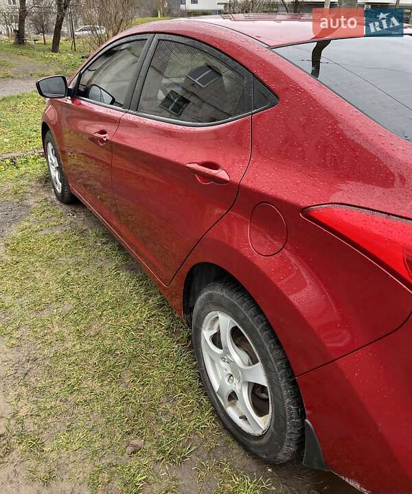 Седан Hyundai Elantra 2013 в Львове