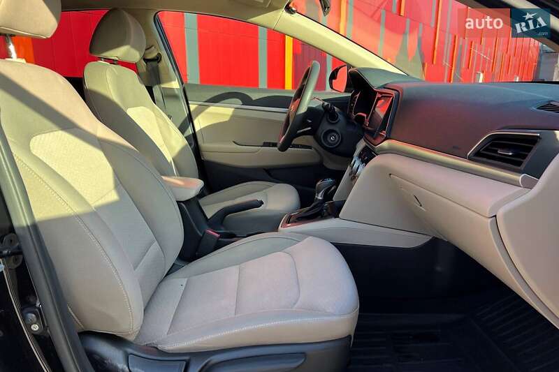 Седан Hyundai Elantra 2019 в Киеве фото 12 Седан Hyundai Elantra 2019 в Киеве