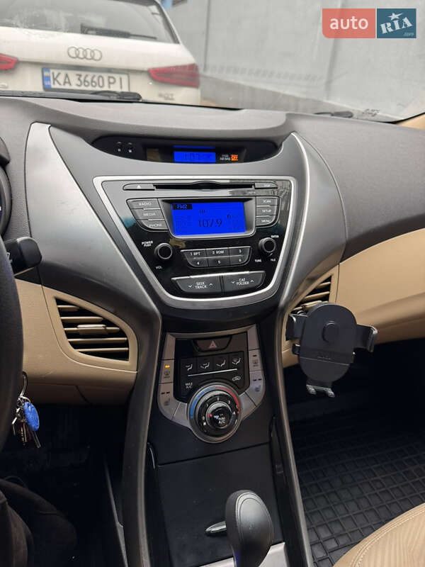 Седан Hyundai Elantra 2013 в Киеве