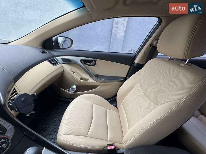 Седан Hyundai Elantra 2013 в Киеве