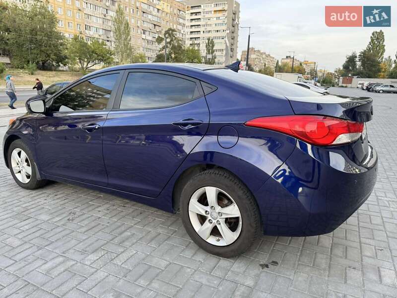 Седан Hyundai Elantra 2013 в Днепре