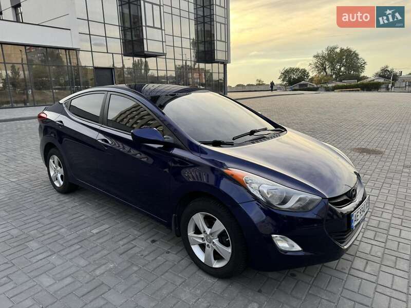 Седан Hyundai Elantra 2013 в Днепре