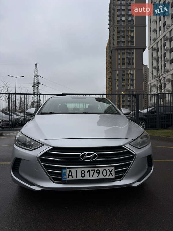 Седан Hyundai Elantra 2016 в Киеве