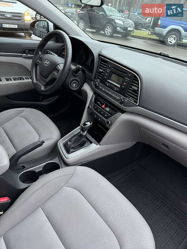 Седан Hyundai Elantra 2016 в Киеве