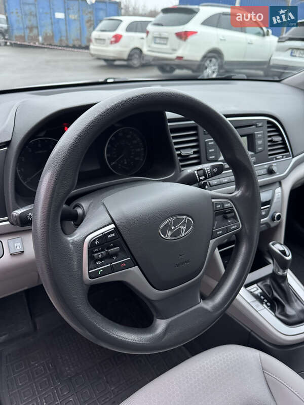 Седан Hyundai Elantra 2016 в Киеве