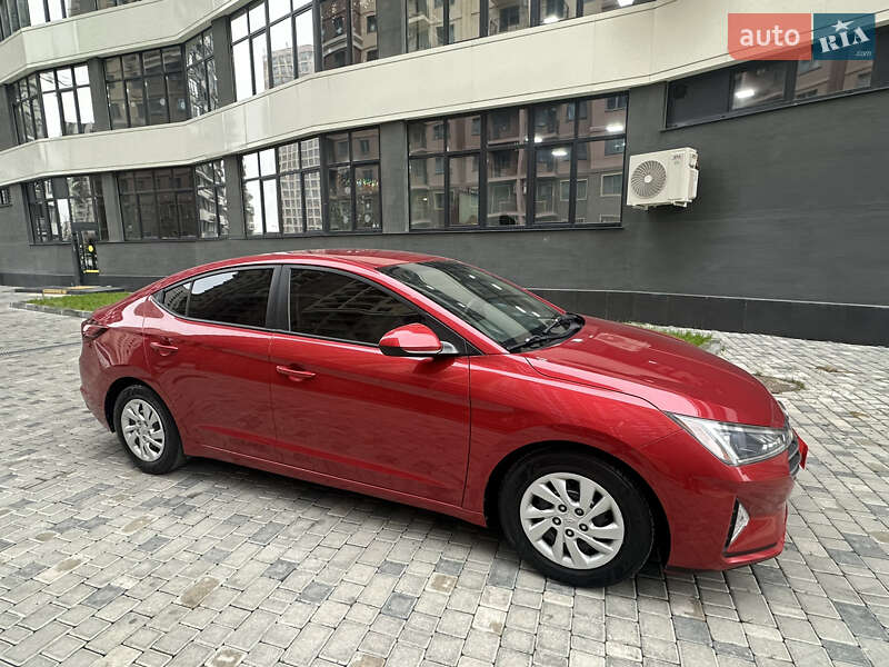 Седан Hyundai Elantra 2019 в Одессе