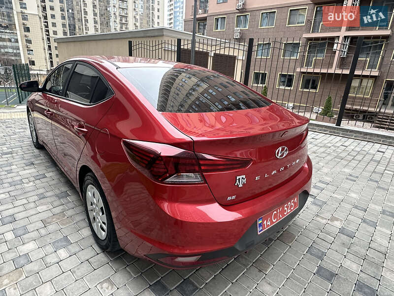Седан Hyundai Elantra 2019 в Одессе