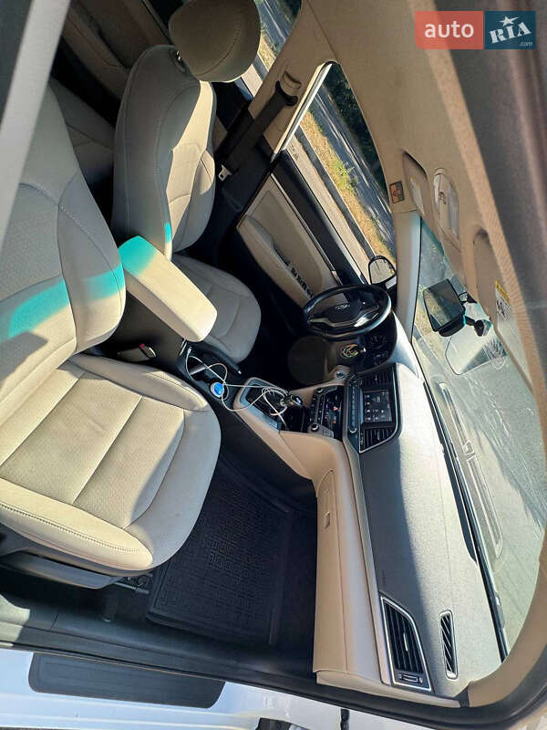 Седан Hyundai Elantra 2016 в Кропивницком