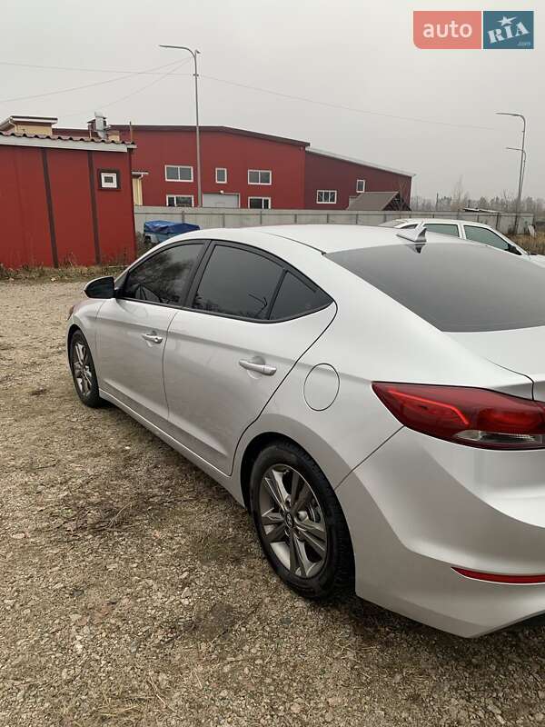Седан Hyundai Elantra 2017 в Ірпені