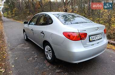 Седан Hyundai Elantra 2008 в Киеве