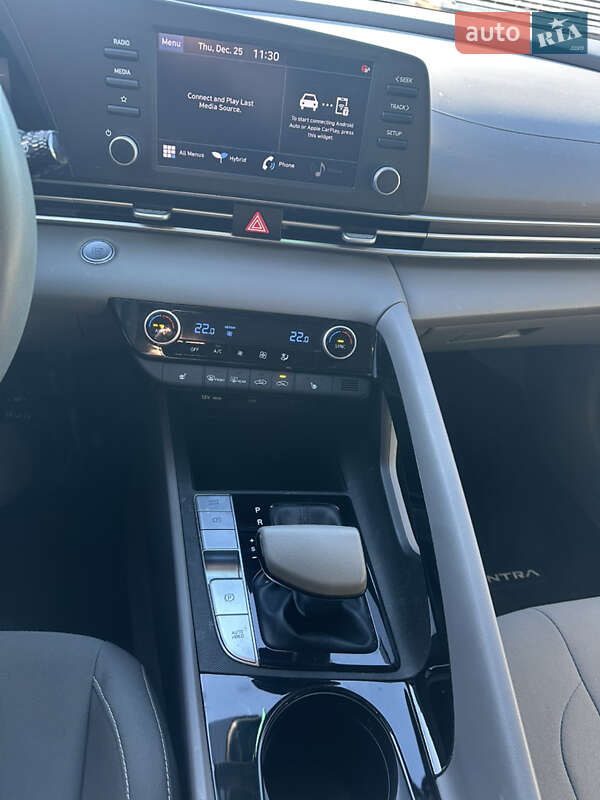 Седан Hyundai Elantra 2022 в Києві