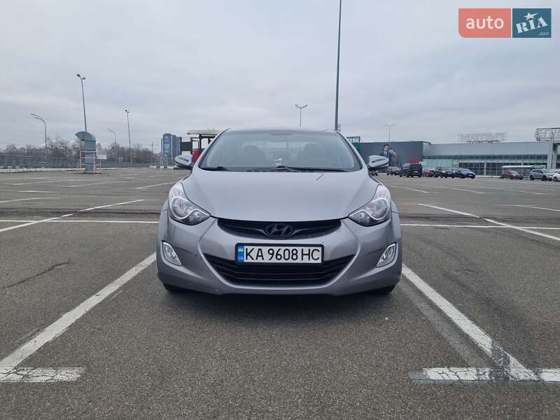 Седан Hyundai Elantra 2012 в Києві