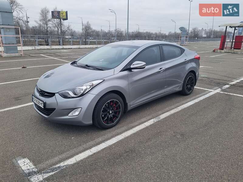 Седан Hyundai Elantra 2012 в Києві