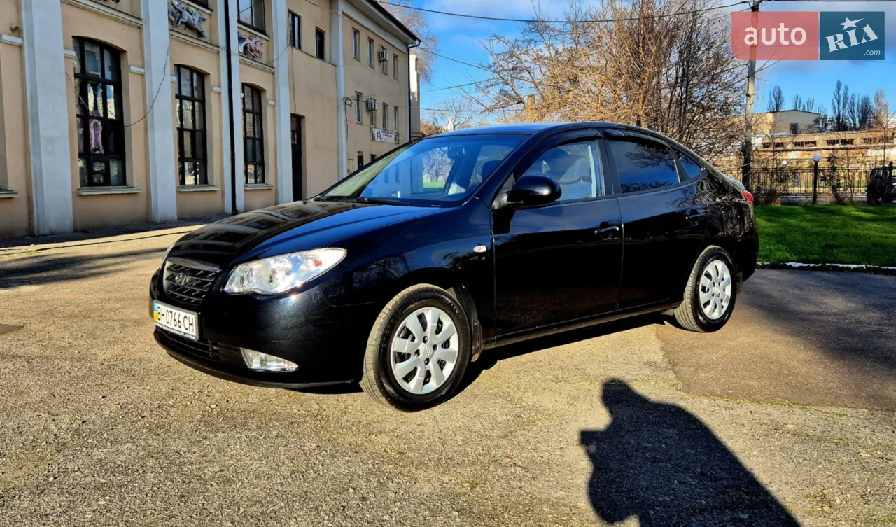 Купували у Офіційного диллера.Експлуатація з 2009 року.Сама повна комплектація.Обслуговування тільки на Офіційному СТО.Всі чеки і сервісна книга присутні.В ДТП участі не приймала.Не гнила і не ржава.Пробіг рідний,дуже збережений стан.Робити нічого не потрібно.Клімат контроль.Повний електро пакет.Противотуманки.Мультируль.Заднє зеркало з антібліком.Ченджер на 6 CD.Підігрів седінь.Парктроніки.Захист двигуна.Дорога сигналізація.Дотяжка вікон.Нова резина.Зроблене професійне полірування кузова і хімчистка салона.Стан ідеальний.Без жодних вкладань.Перевірка на любому сто.