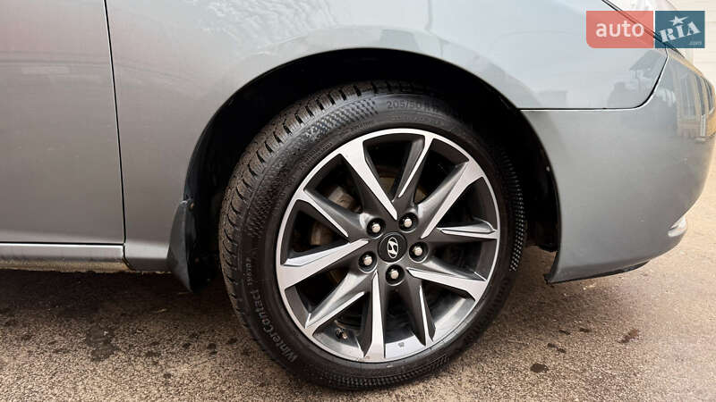 Седан Hyundai Elantra 2010 в Славянске