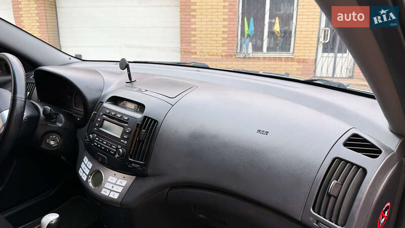 Седан Hyundai Elantra 2010 в Славянске