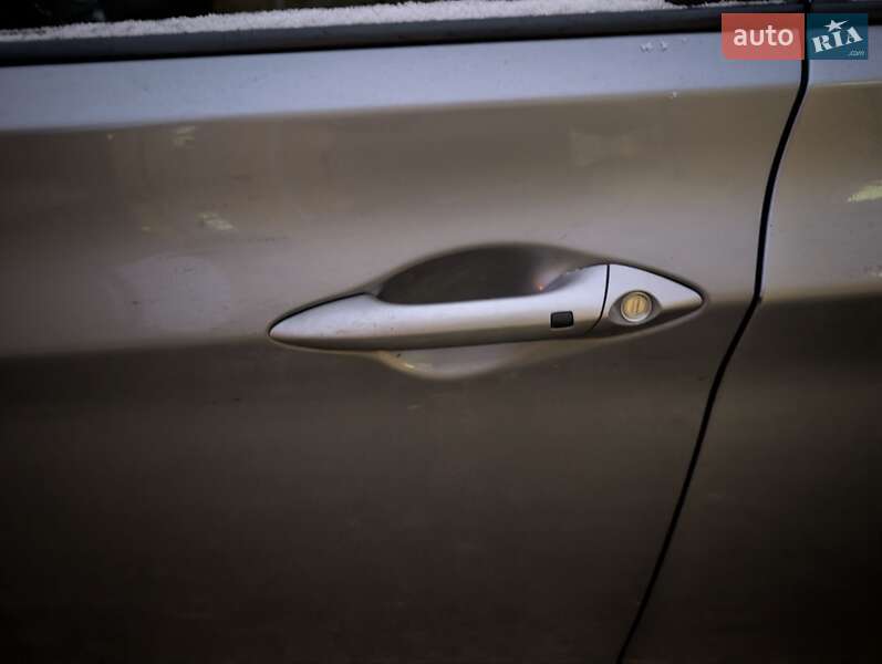 Седан Hyundai Elantra 2012 в Городку