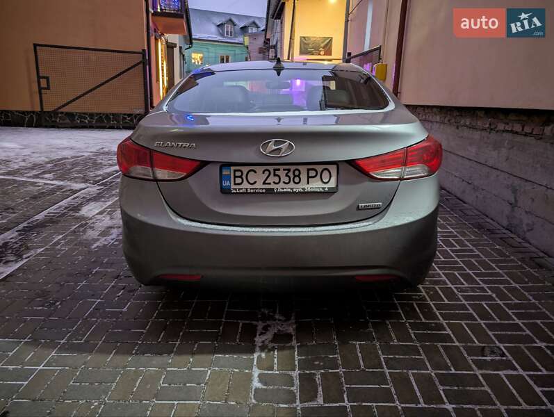 Седан Hyundai Elantra 2012 в Городку