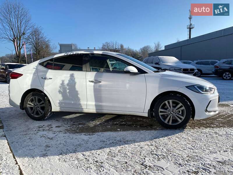 Седан Hyundai Elantra 2018 в Львове
