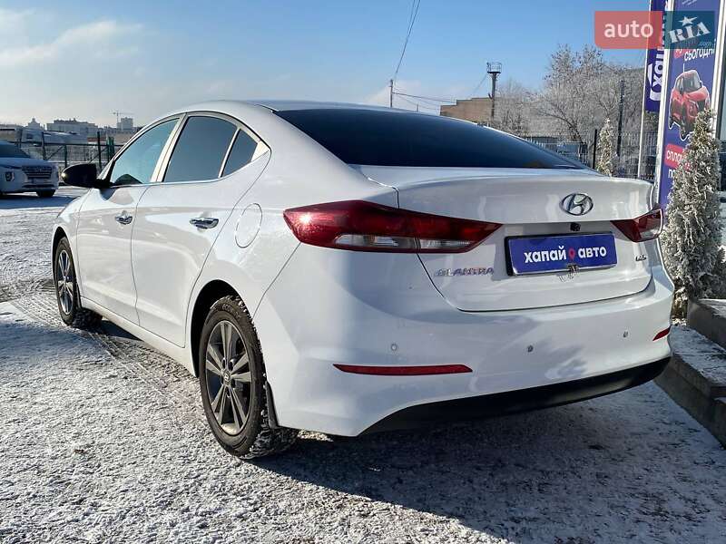 Седан Hyundai Elantra 2018 в Львове