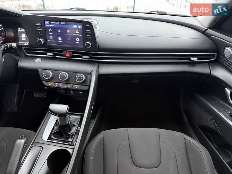 Седан Hyundai Elantra 2021 в Киеве