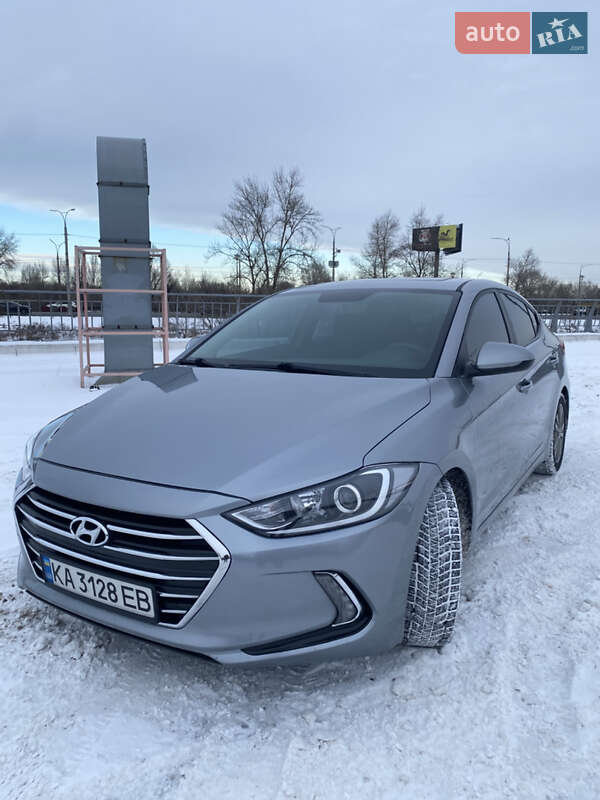Седан Hyundai Elantra 2017 в Киеве