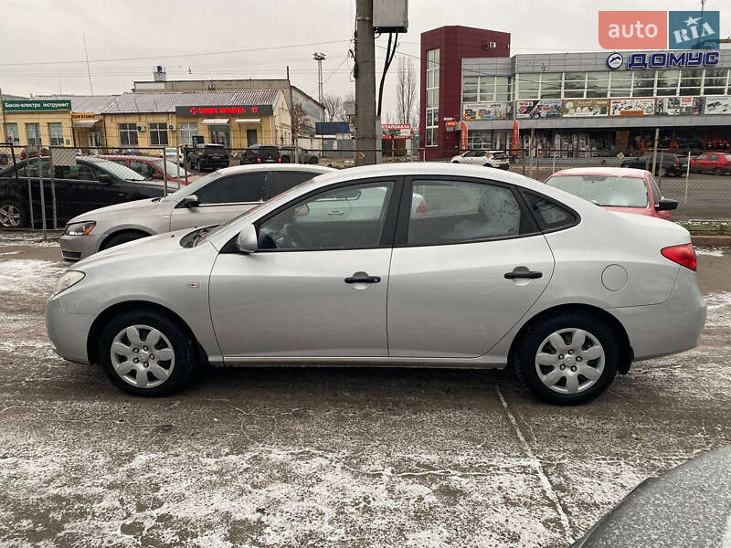 Седан Hyundai Elantra 2008 в Полтаве