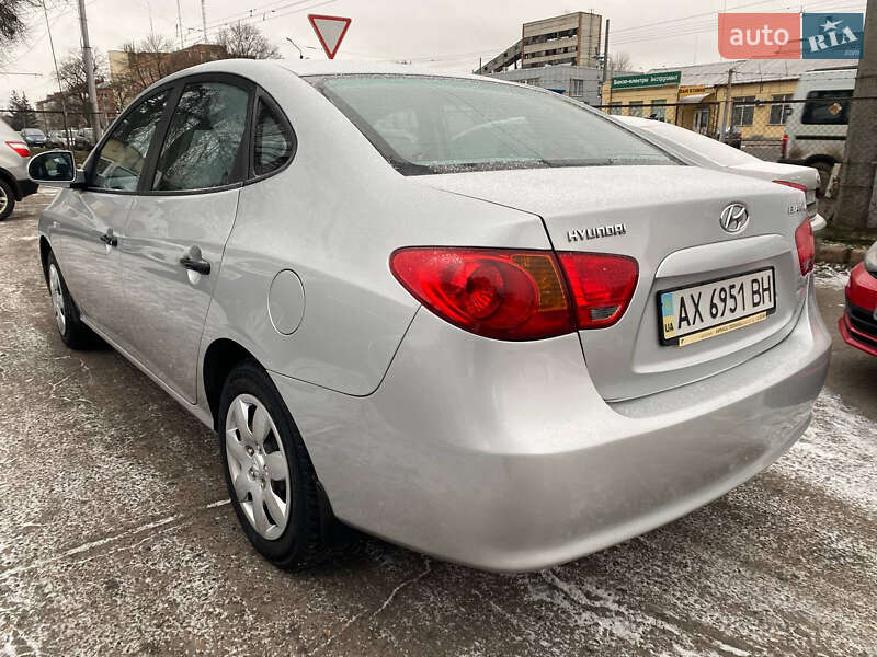 Седан Hyundai Elantra 2008 в Полтаве