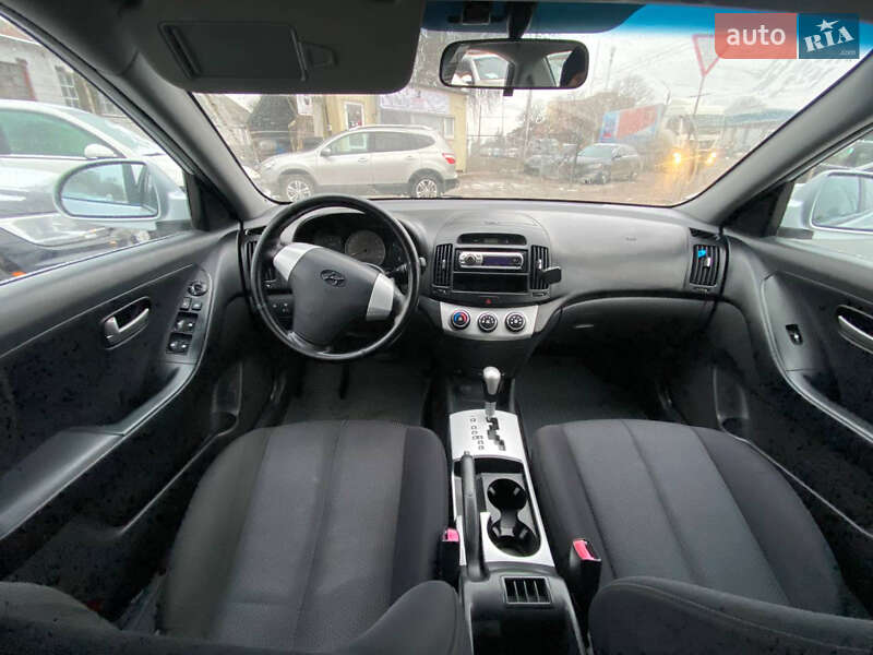 Седан Hyundai Elantra 2008 в Полтаве